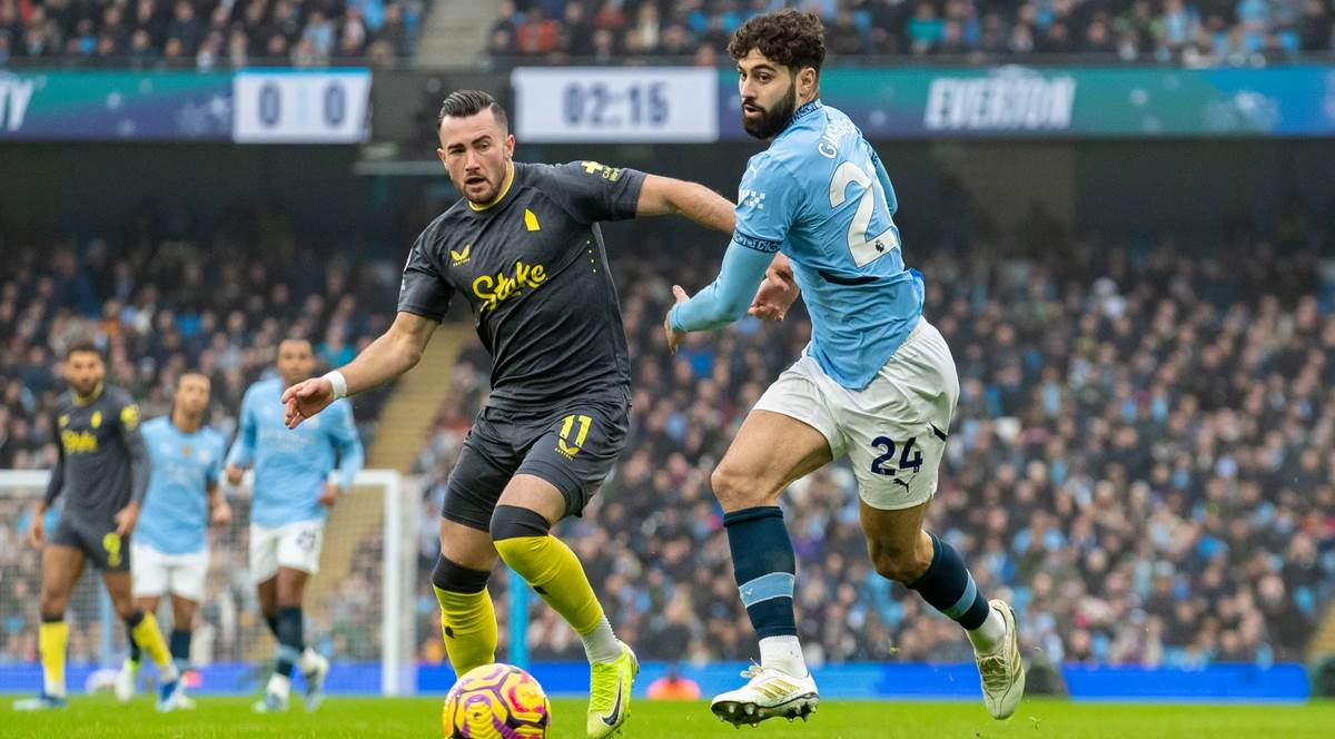 Everton thi đấu thất vọng trong khi Man City có liên tiếp chiến thắng